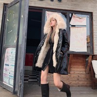 Nama Grace Chow sendir mencuri perhatian karena hubungan asmaranya dengan artis Taiwan, Show Luo. Tahun lalu, ia tiba-tiba mengaku putus dari penyanyi tersebut setelah berpacaran selama sembilan tahun. Dan alasannya karena si pria selingkuh. Foto: Instagram @gracechowwwww