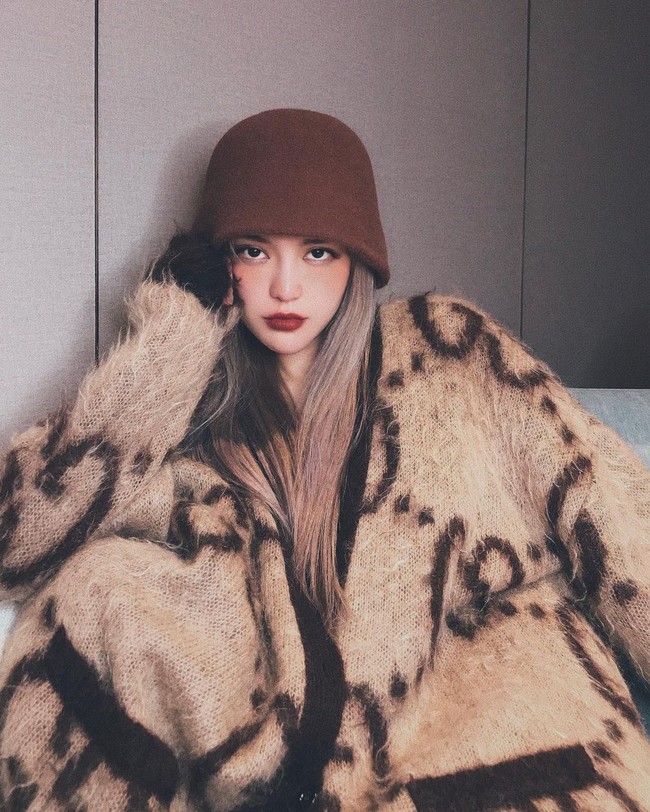 Tak seperti kebanyakan orang dalam daftar yang merupakan artis atau model, Grace Chow sebenarnya lebih dikenal sebagai influencer atau selebgram. Di Instagram sendiri, wanita cantik itu punya lebih dari 2,2 juta pengikut. Foto: Instagram @gracechowwwww