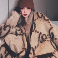 Tak seperti kebanyakan orang dalam daftar yang merupakan artis atau model, Grace Chow sebenarnya lebih dikenal sebagai influencer atau selebgram. Di Instagram sendiri, wanita cantik itu punya lebih dari 2,2 juta pengikut. Foto: Instagram @gracechowwwww