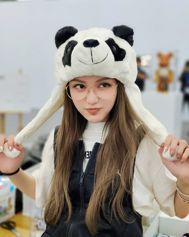 Di Weibo, Grace Chow merinci perselingkuhan Show Luo dengan banyak wanita. Influencer berusia 31 tahun tersebut menulis bahwa hubungan mereka berantakan ketika ia memeriksa daftar panggilan telepon Show Luo. Foto: Instagram @gracechowwwww