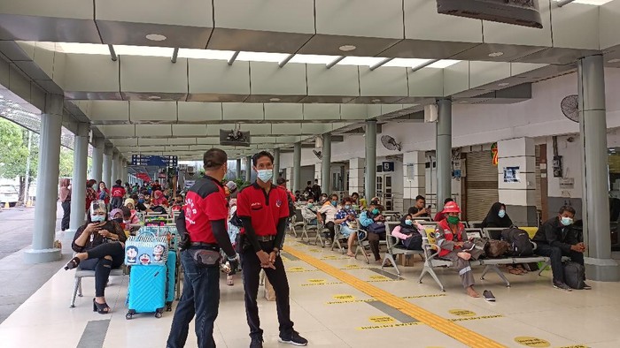 Suasana Stasiun Pasar Senen, Sabtu (13/2/2021) pagi. Nampak belum ada penumpukan calon penumpang.