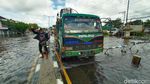 Habis Surut Banjir Terbitlah Jalan Rusak di Jalur Pantura