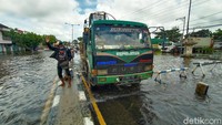 Begini kondisi terkini Jalur Pantura Kudus-Semarang yang terlihat surut.