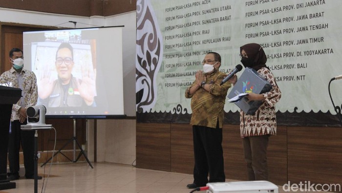 Kemensos Nobatkan Ridwan Kamil Sebagai Duta Pengasuhan Anak