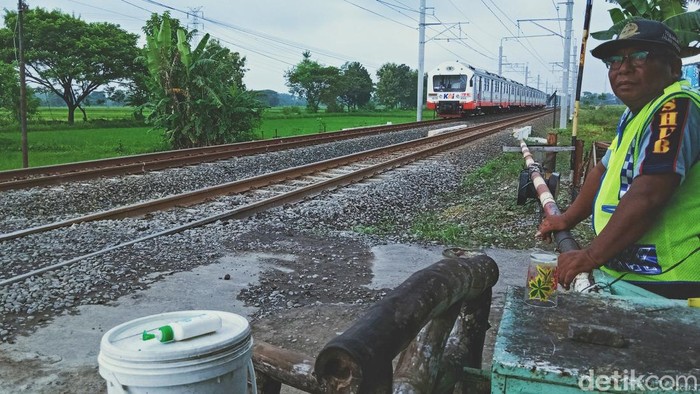 Lintasan KA Mbah Ruwet di Klaten, Kamis (11/2/2021).
