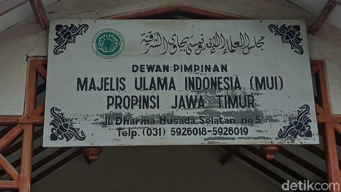 Tanggal 14 Februari merupakan Hari Valentine. Pengurus Majelis Ulama Indonesia (MUI) Jawa Timur melarang umat Islam merayakan Hari Kasih Sayang itu.