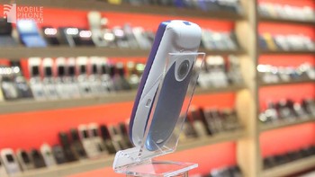 Nokia 3650 merupakan penerus dari Nokia 7650. Ia punya kamera belakang VGA 0,3 MP untuk foto dan video, sudah canggih di masa itu. Foto: Unwired