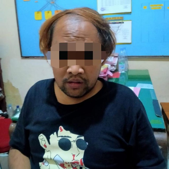 Pria di Magetan tega memukuli ibu kandung hingga babak belur. Penganiayaan itu terjadi hanya karena masalah sepele.