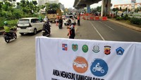 Aturan ganjil genap diberlakukan di Kota Bogor sebagai upaya menekan mobilitas masyarakat dalam rangka menekan angka penyebaran COVID-19 di Kota Bogor. Angka positif COVID-19 di Kota Bogor saat ini masih tinggi. Kota Bogor juga menyandang sebagai satu-satunya zona merah COVID-19 atau wilayah beresiko tinggi penularan COVID-19 di Jawa Barat.
