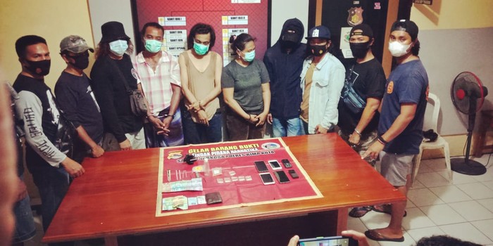 Polisi tangkap orang-orang yang bertransaksi narkoba di Kota Bima, 13 Februari 2021. (Dok Istimewa)
