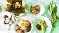 Ada aneka olahan seperti ayam goreng, pepes ayam, gulai kikil, jengkol balado, hingga lalapan jengkol muda. Makan di sini juga mengajarkan kejujuran karena bayarnya terakhir. Foto: detikFood/Yenny Mustika Sari