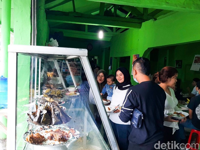 RM Warung Jambu Ibu Hj. Nyai langganan menteri