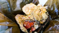 Berbeda dengan pepes ayamnya yang rasanya enak. Aroma rempahnya sangat kuat, bumbunya juga meresap hingga ke dalam dagingnya. Kalau ke Sentul, Bogor, jangan lupa mampir ya! Foto: detikFood/Yenny Mustika Sari