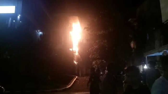 Salah Satu Bank di Makassar Terbakar
