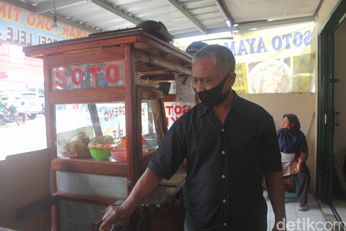 Jatuh Bangun Djunaedi Pertahankan Warung Soto Lamongan di Tengah Pandemi