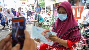 Warga Kampung Deret Petogogan Terima BST Tahap 2