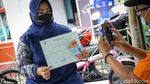 Warga Kampung Deret Petogogan Terima BST Tahap 2