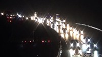 Begini kondisi arus lalu lintas di ruas Tol Cipularang saat arus balik libur Imlek, Purwakarta, Jawa Barat, Minggu (14/2/2021).