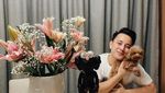 Momen Romantis Billy Davidson dan Istri Saat Menikmati Kopi