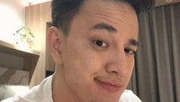 Billy Davidson adalah aktor tampan yang suka ambil peran di dunia sinetron. Dulu ia kerap mengambil peran sebagai remaja. Foto: Instagram @billydavidson_