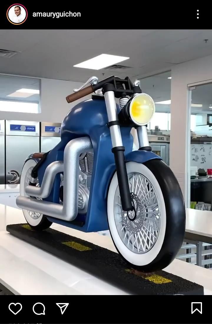 Bukan Kue, Chef Ini Bikin Motor dari Cokelat Persis Aslinya