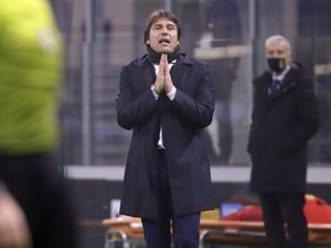 Conte Minta Maaf Usai Acungkan Jari Tengah ke Presiden Juve