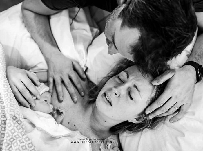 Momen kelahiran anak jadi waktu yang paling dinanti kedua orang tua. Berikut deretan foto persalinan yang tak hanya penuh kasih tetapi juga bikin haru.