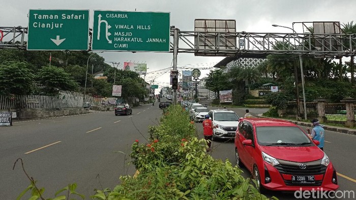 Lalu lintas puncak Bogor arah Jakarta (Sachril/detikcom)