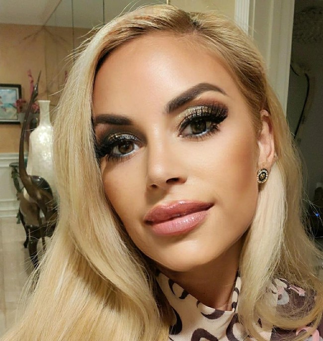 Marcela mengaku bahwa secara genetik dia sehat dan bugar. Wanita yang telah memiliki anak berusia 19 tahun itu mengatakan punya imun yang kuat.  Foto: dok. Instagram