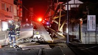 Gempa berkekuatan magnitudo (M) 7,1 mengguncang sisi Timur lepas pantai Fukushima, Jepang, Sabtu (13/2/2021), sekitar pukul 23.08 waktu setempat. Gempa tersebut merusak sejumlah bangunan hingga menyebabkan 4 orang mengalami luka-luka. Kyodo News via AP  