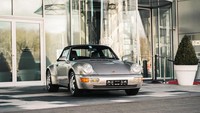 Kini, Porsche itu bakal dilelang. Porsche 911 Type 964 Carrera 2 Convertible Works Turbo Look bekas milik Maradona itu akan dilelang pada Maret 2021 mendatang. Foto: Istimewa