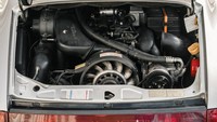  Dengan odometer 75.000 mil (sekitar 120.000 km), menurut rumah lelang Bonhams, komponen ini sebagian besar masih asli dan dalam kondisi baik. Diperkirakan harganya akan berkisar antara € 150.000-200.000 (Rp 2,5 miliar-Rp 3,3 miliaran). Mobil itu akan dijual di lelang Les Grandes Marques du Monde à Paris yang berlangsung pada 3-10 Maret. Foto: Istimewa