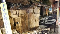Diketahui, gempa berkekuatan M 7,3 mengguncang sisi timur lepas pantai Fukushima Jepang. United States Geological Survey (USGS) mengatakan gempa itu terjadi di kedalaman 54 kilometer (33 mil) di Pasifik, di lepas pantai Fukushima. Jun Hirata/Kyodo News via AP. 