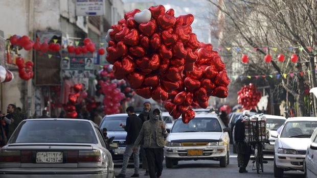 Bulan Februari dikenal sebagai bulan penuh cinta. Hari kasih sayang pun kerap dimanfaatkan sejumlah orang untuk ekspresikan cinta-kasih kepada orang terdekat.