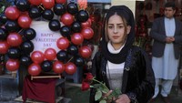 Hari kasih sayang atau Valentine kerap dimanfaatkan sebagian orang untuk mengekspresikan cinta dan kasih kepada orang terdekat. Bunga hingga cokelat pun jadi benda yang kerap dijadikan hadiah di saat Valentine. AP Photo/Rahmat Gul.