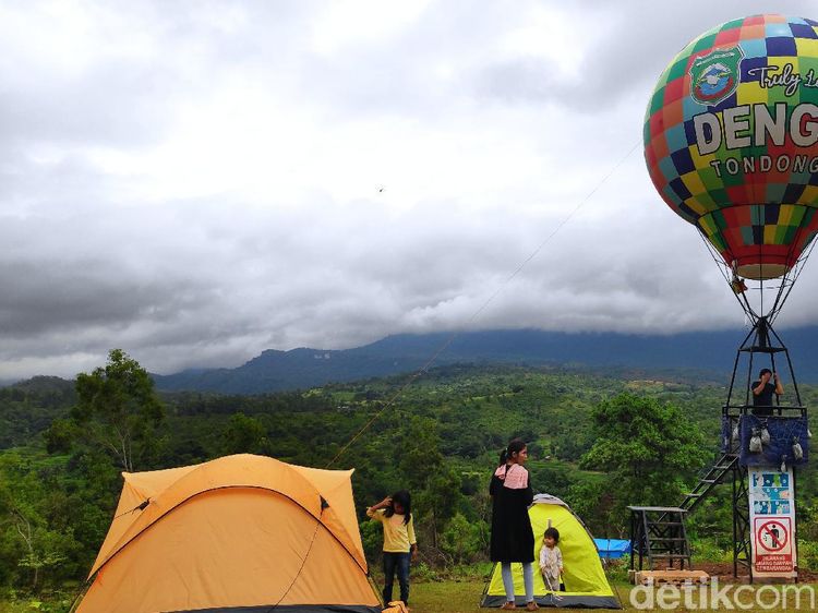 Wisata Balon Udara Ngehits di Puncak Tondongkura Pangkep