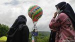 Wisata Balon Udara Ngehits di Puncak Tondongkura Pangkep