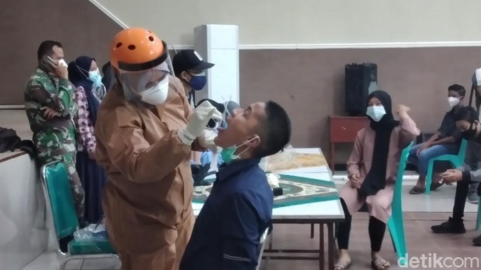 Seorang siswa SMAN 1 Sumenep positif COVID-19. Sekolah lockdown satu kelas dan rapid antigen 38 siswa.