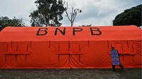 Dilansir dari Antara, sebanyak 153 jiwa mengungsi di gedung madrasah guna mengantisipasi terjadinya longsor susulan di daerah tersebut. 