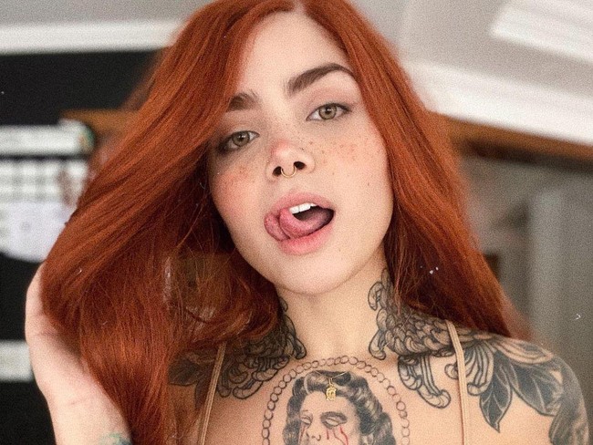 tattoos are the best, begitu ungkapnya tentang tato tubuhnya di keterangan foto Instagramnya.  Foto: dok. Instagram