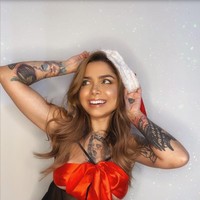 Meski begitu wanita 24 tahun itu adalah penggemar tato yang identik dengan karya seni tubuh yang digandrungi pria.  Foto: dok. Instagram