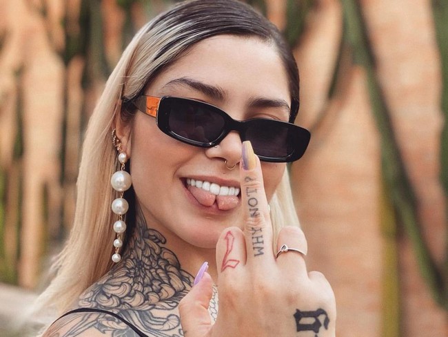 Seiring hobinya mentato, Ray pun jadi menyukai tindikan. Dia memiliki banyak tindikan di telinga dan hidungnya Foto: dok. Instagram