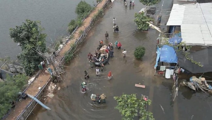 Banjir di Kota Pekalongan, Jawa Tengah, berangsur surut. Meski begitu, tercatat ada 1.407 jiwa masih mengungsi akibat banjir di Kota Pekalongan, Jateng.