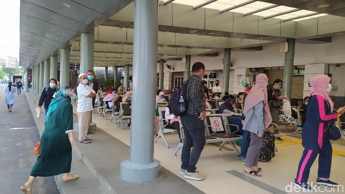 Suasana arus balik di Stasiun Pasar Senen, Jakarta (Adhyasta Dirgantara/detikcom)