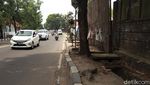Tolong! Trotoar di Jalan Raya Cicaheum Bandung Rusak-Tak Terawat
