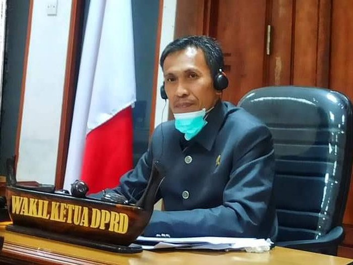 Wakil Ketua DPRD Sulbar, Usman Suhuriah