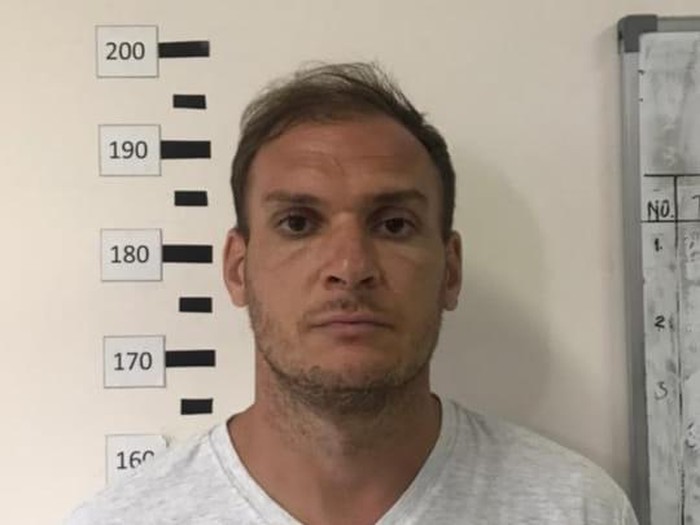 Warga negara asing (WNA) asal Rusia, Andrew Ayer alias Andrei Kovalenka, kabur dari Kantor Imigrasi Kelas I Khusus TPI Ngurah Rai, Badung, Bali