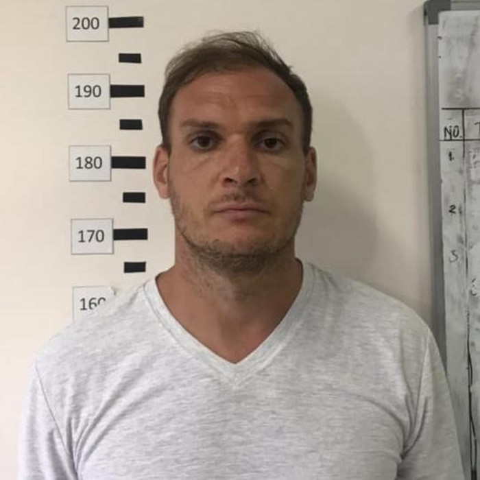 Warga negara asing (WNA) asal Rusia, Andrew Ayer alias Andrei Kovalenka, kabur dari Kantor Imigrasi Kelas I Khusus TPI Ngurah Rai