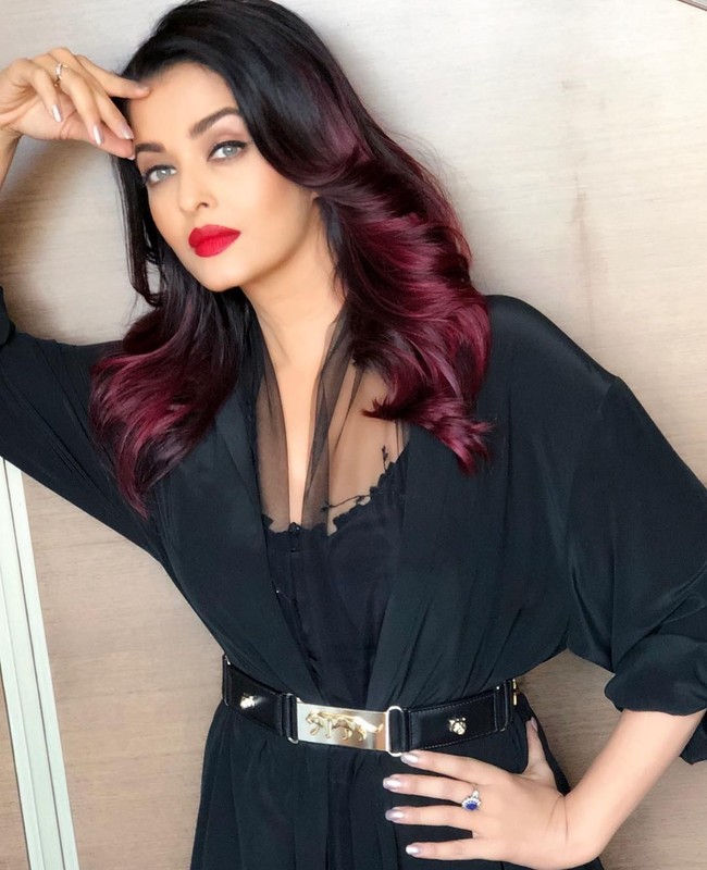 Aishwarya Rai, aktris Bollywood satu ini terkenal dengan pesonanya. Wanita kelahiran 1 November 1973 itu hingga pernah dinobatkan sebagai ‘Wanita Tercantik di Dunia.’ Foto: Instagram @aishwaryaraibachchan_arb