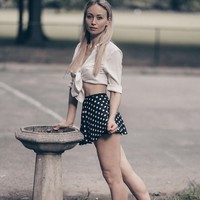 Anastasia mendapat penghasilan dari endorsement dan para selebgram baru yang membayarnya untuk mempromosikan akun Instagram mereka di akunnya. Dia juga menjual foto di OnlyFans dengan biaya langganan Rp 97 ribuan per bulan. Foto: Instagram/@vegilates